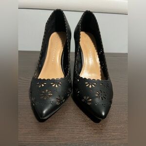 LC Lauren Conrad  women’s floral pumps size 8